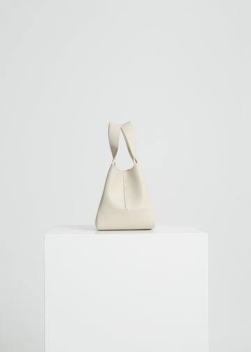 ALFIE BUCKET BAG / PEARL