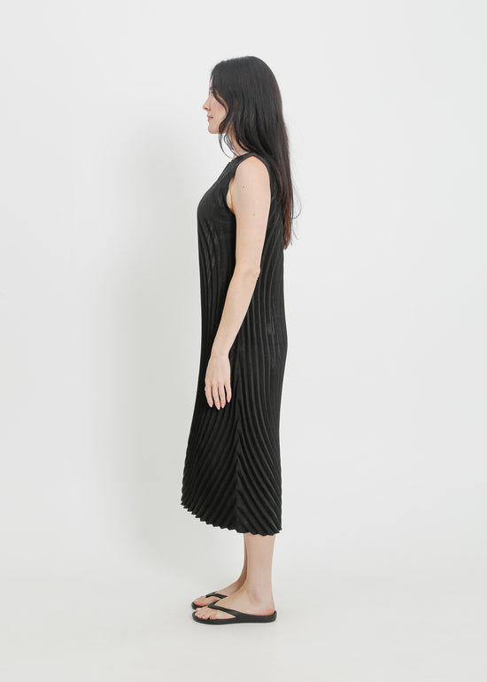 CARMELA PLEAT DRESS / BLACK