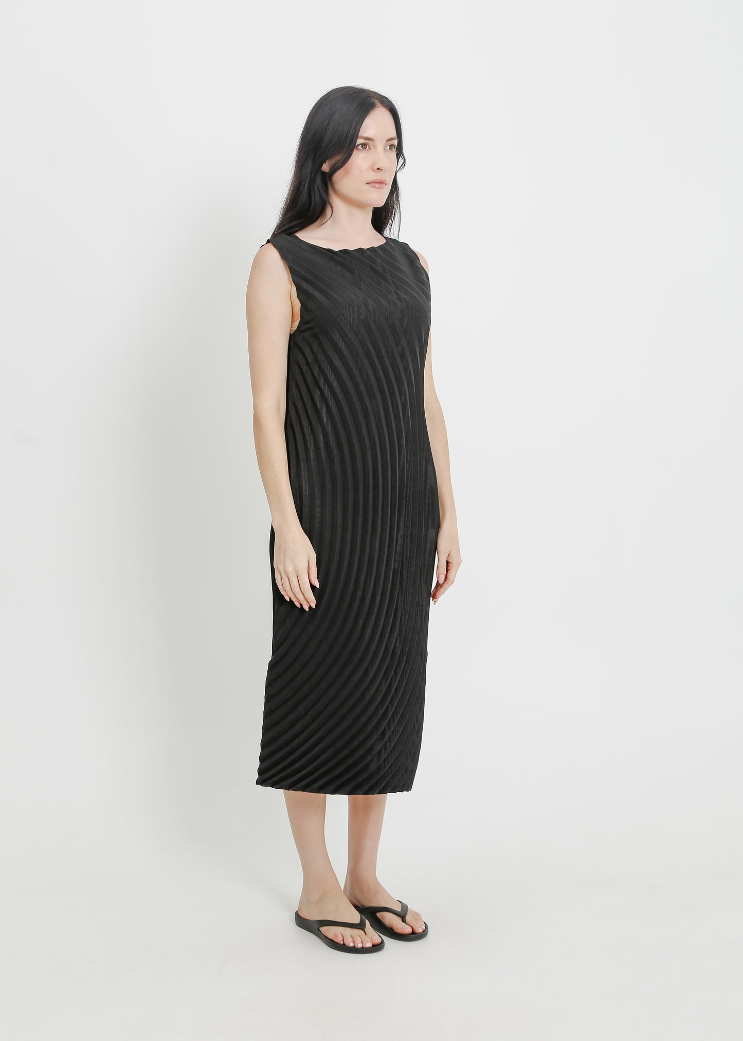 CARMELA PLEAT DRESS / BLACK