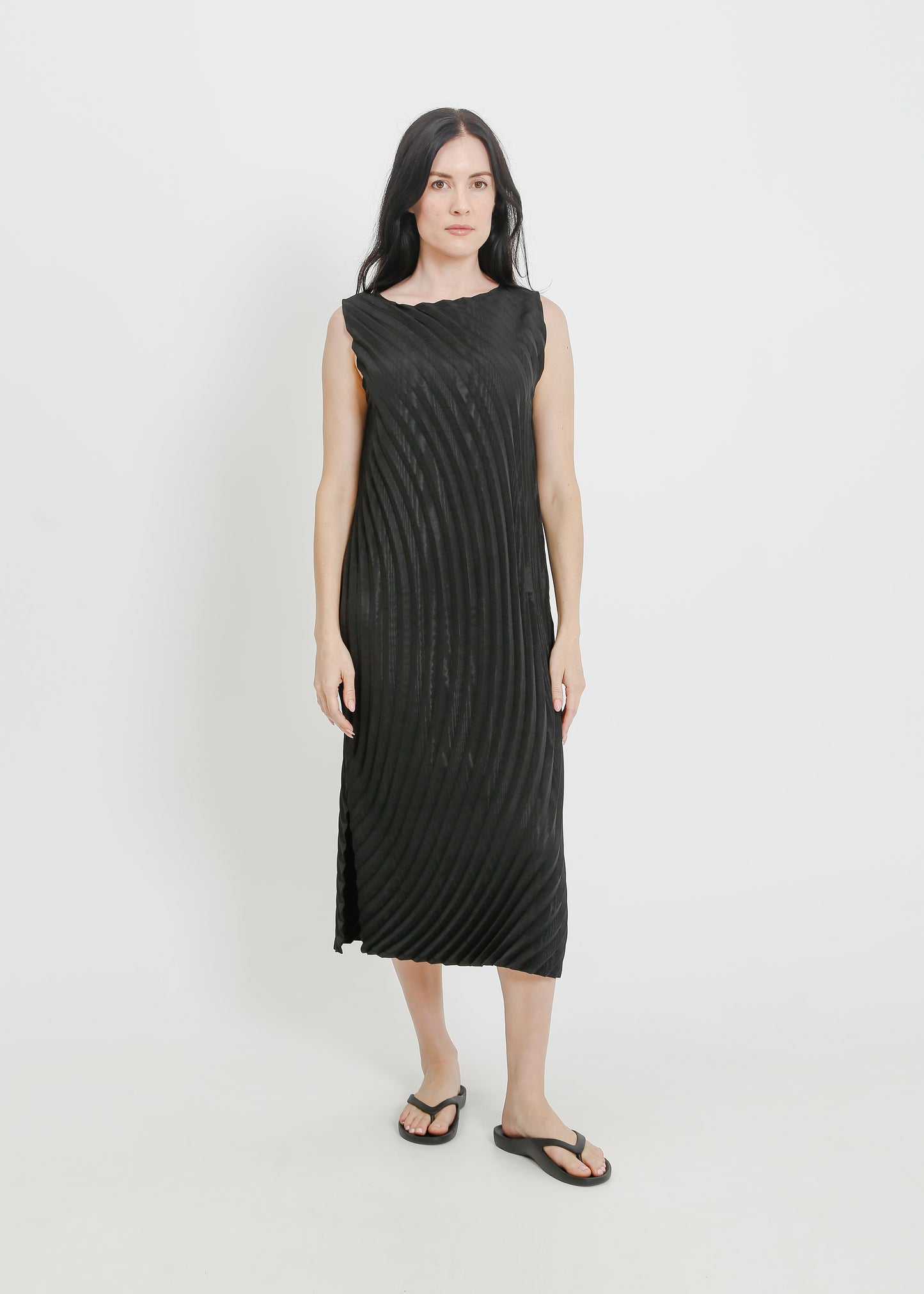 CARMELA PLEAT DRESS / BLACK