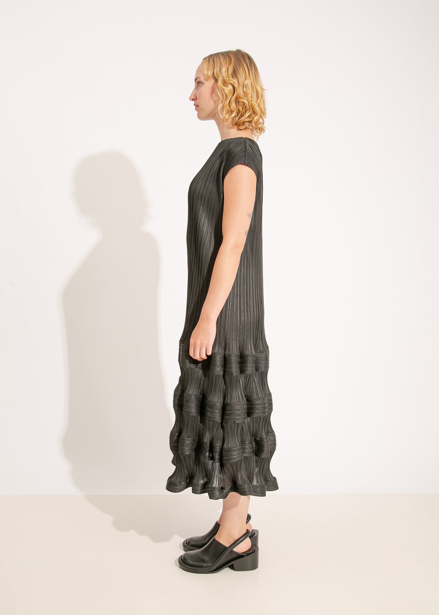 W24 | SAFA PLEAT DRESS  / BLACK