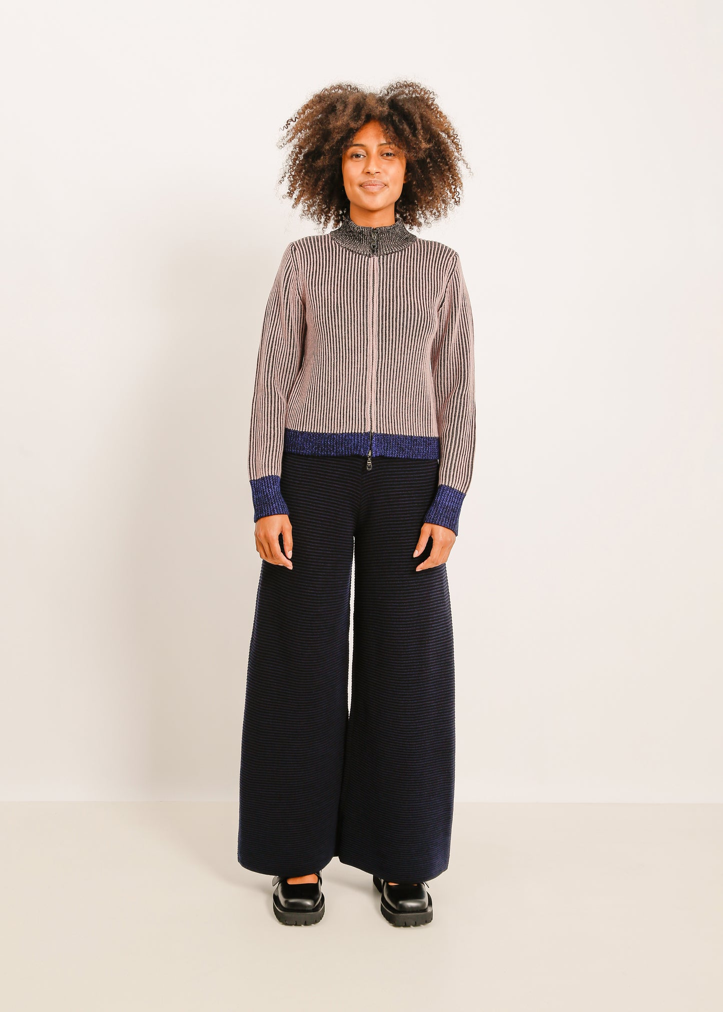 W24 | SERENA KNIT PANT / BLACK-NAVY