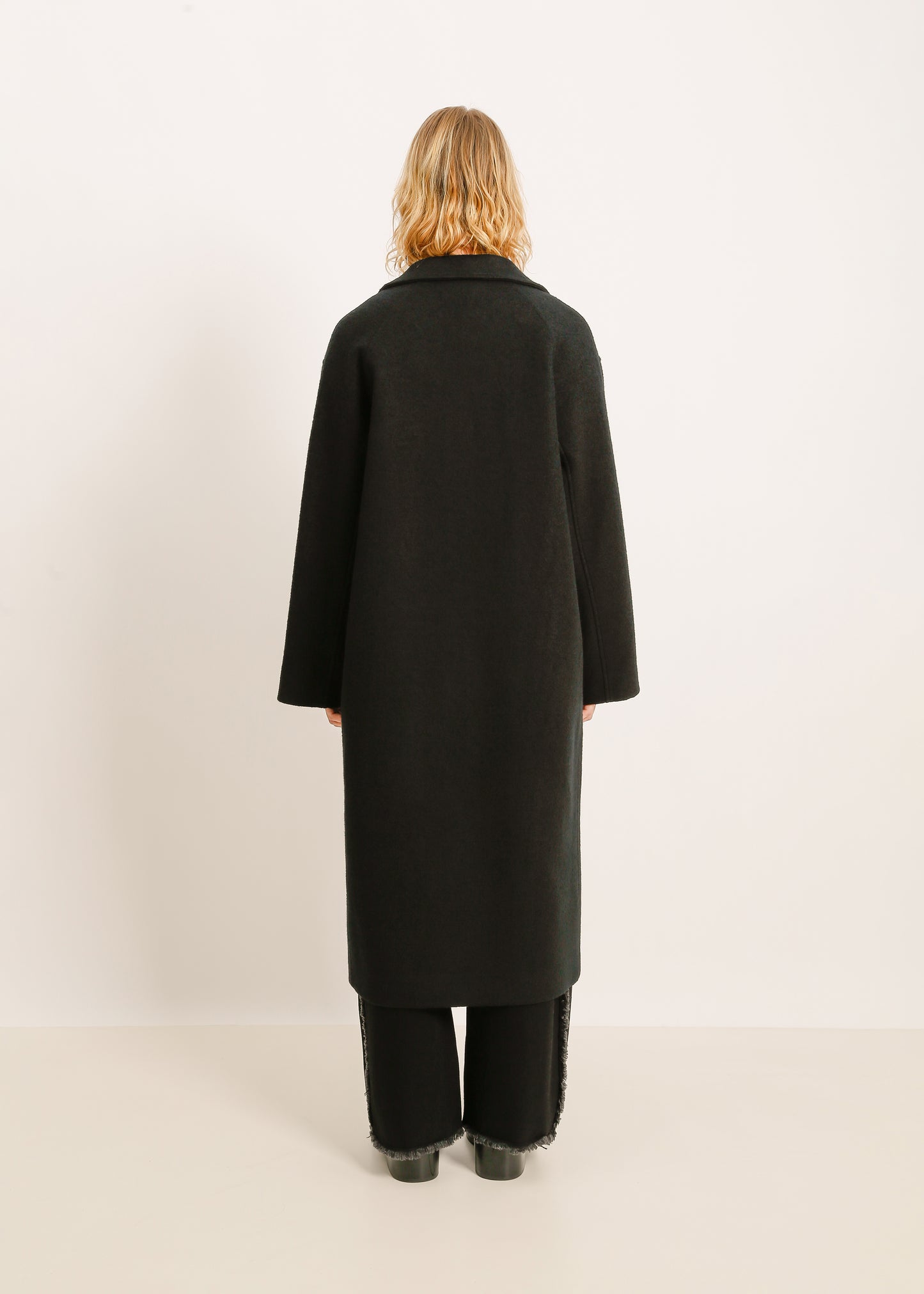 W24 | BANKS COAT / BLACK