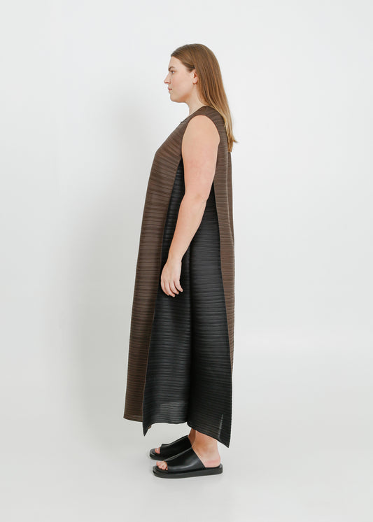 ZIGGY PLEAT DRESS / CHOCOLATE-BLACK