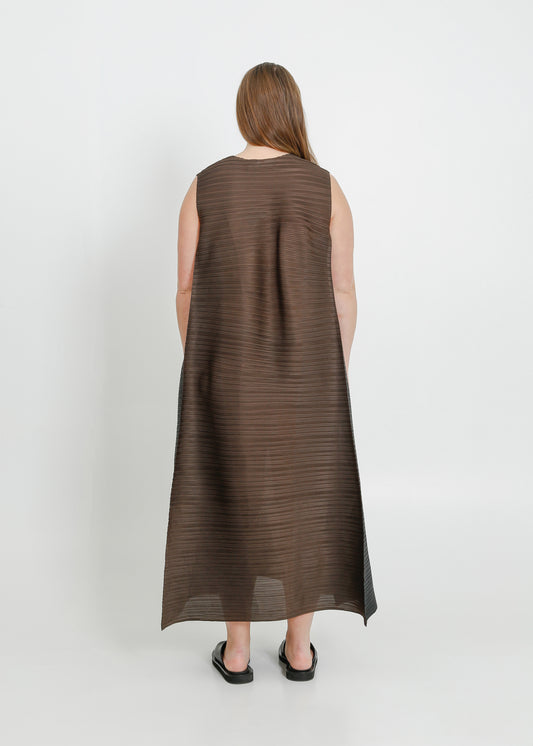 ZIGGY PLEAT DRESS / CHOCOLATE-BLACK