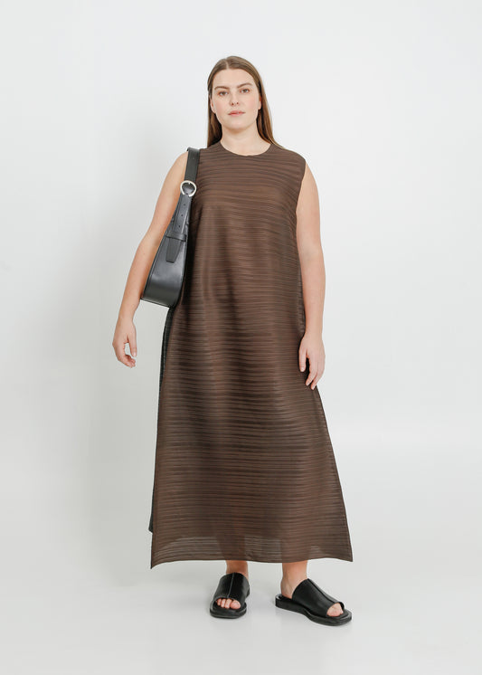 ZIGGY PLEAT DRESS / CHOCOLATE-BLACK