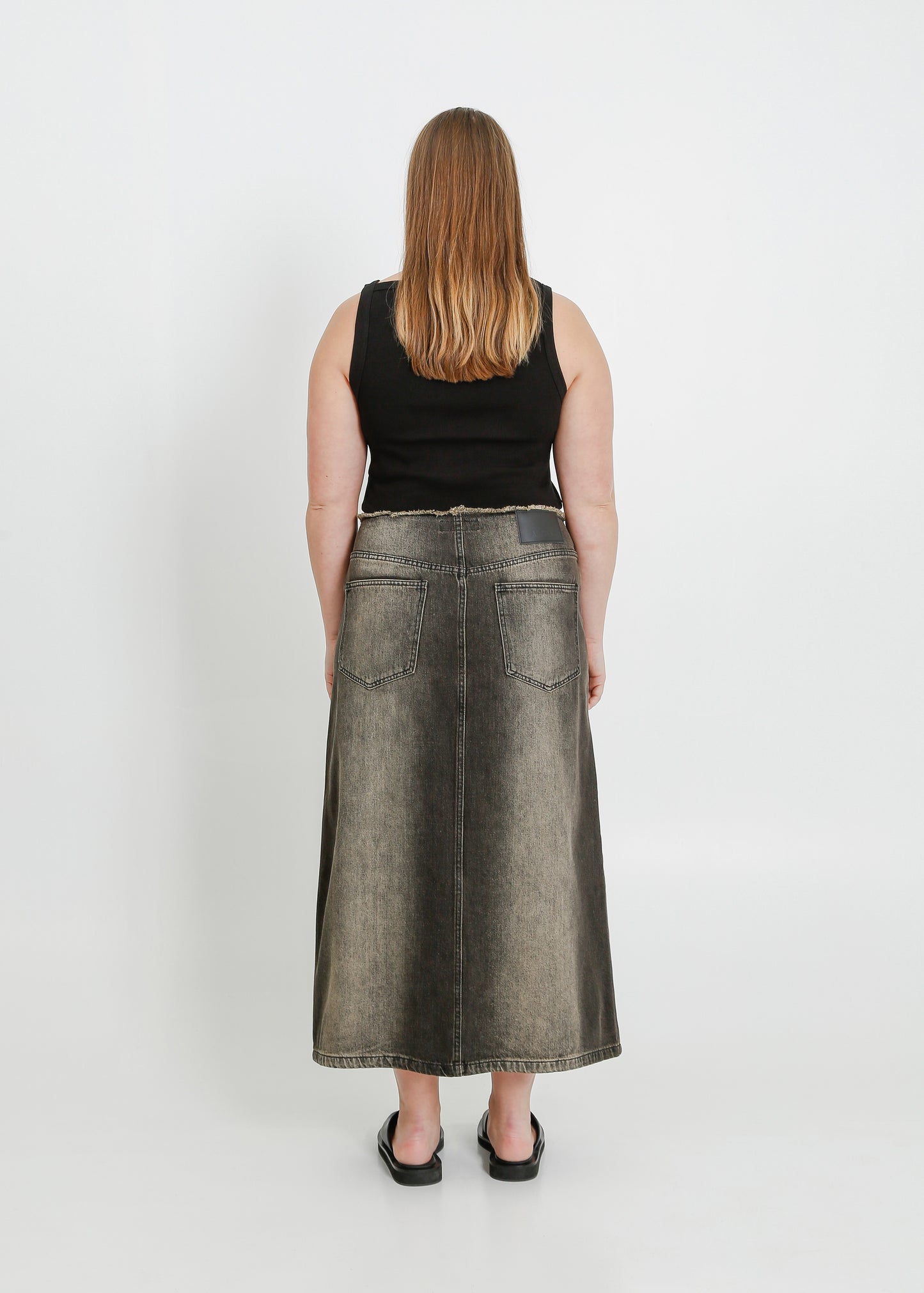 REIGN DENIM SKIRT / BROWN-BONE