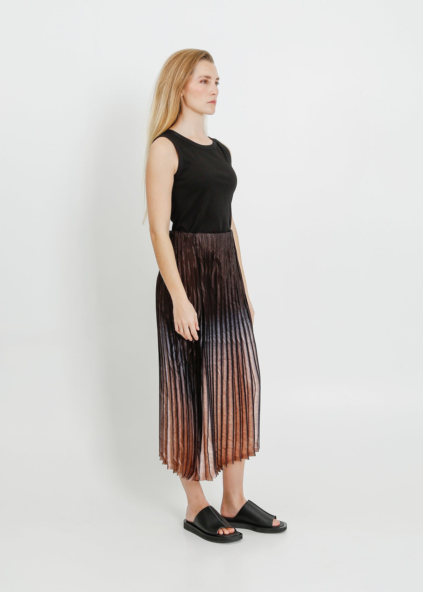 RILO PLEAT SKIRT / CHARCOAL-BEIGE