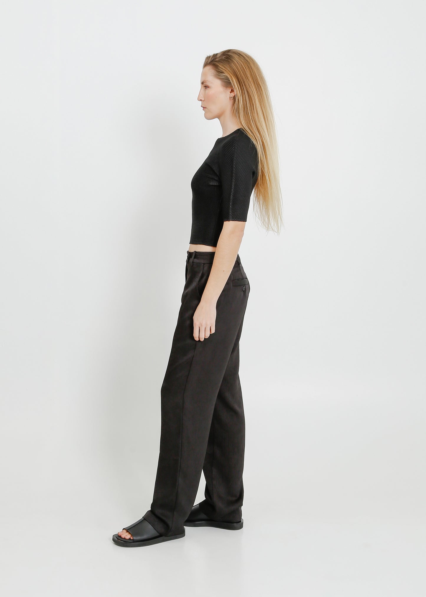 RUNE PLEAT TOP / BLACK