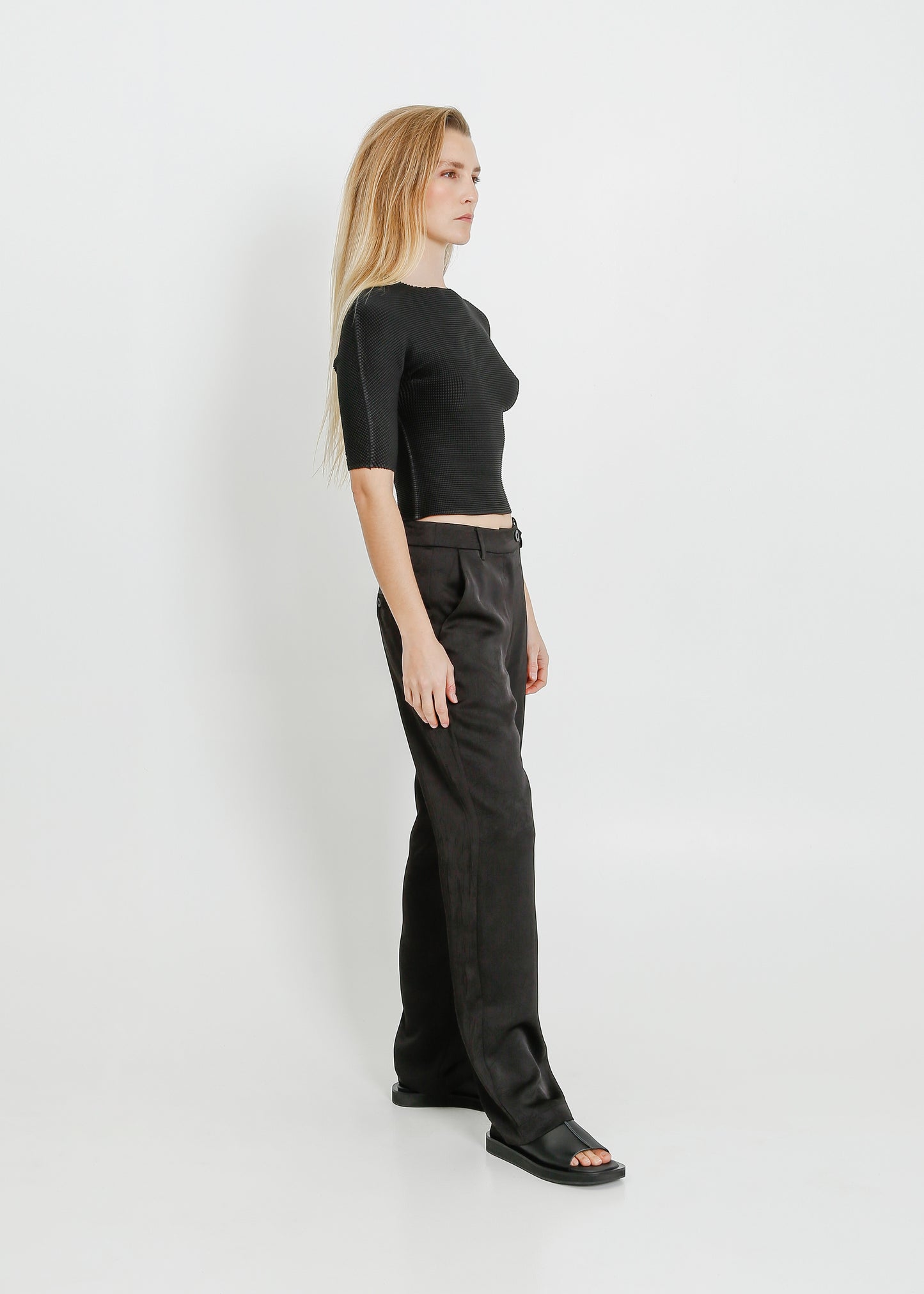 RUNE PLEAT TOP / BLACK