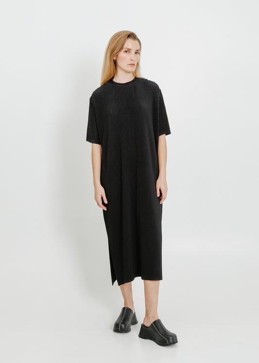 STORY PLEAT TEE DRESS / BLACK