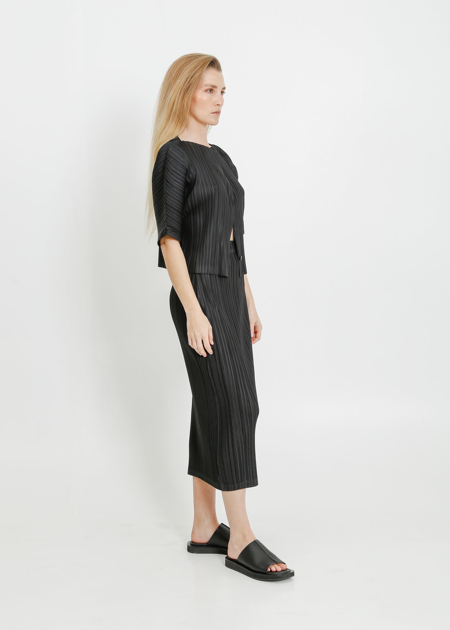 MARGOT PLEAT JACKET / BLACK