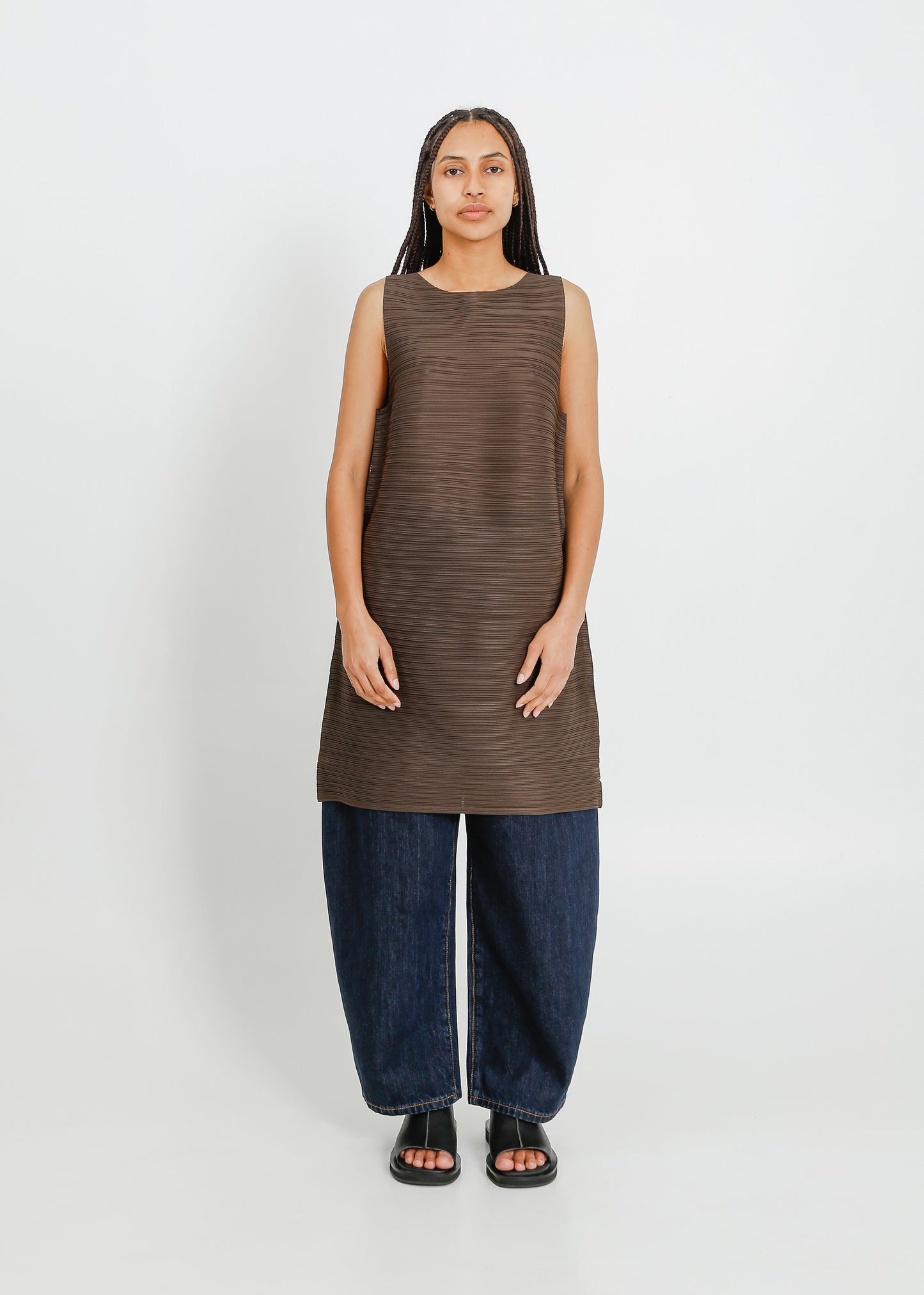 RICKI PLEAT DRESS / CHOCOLATE