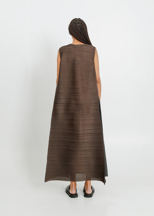 ZIGGY PLEAT DRESS / CHOCOLATE-BLACK