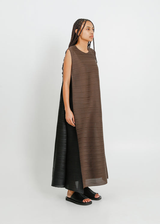 ZIGGY PLEAT DRESS / CHOCOLATE-BLACK