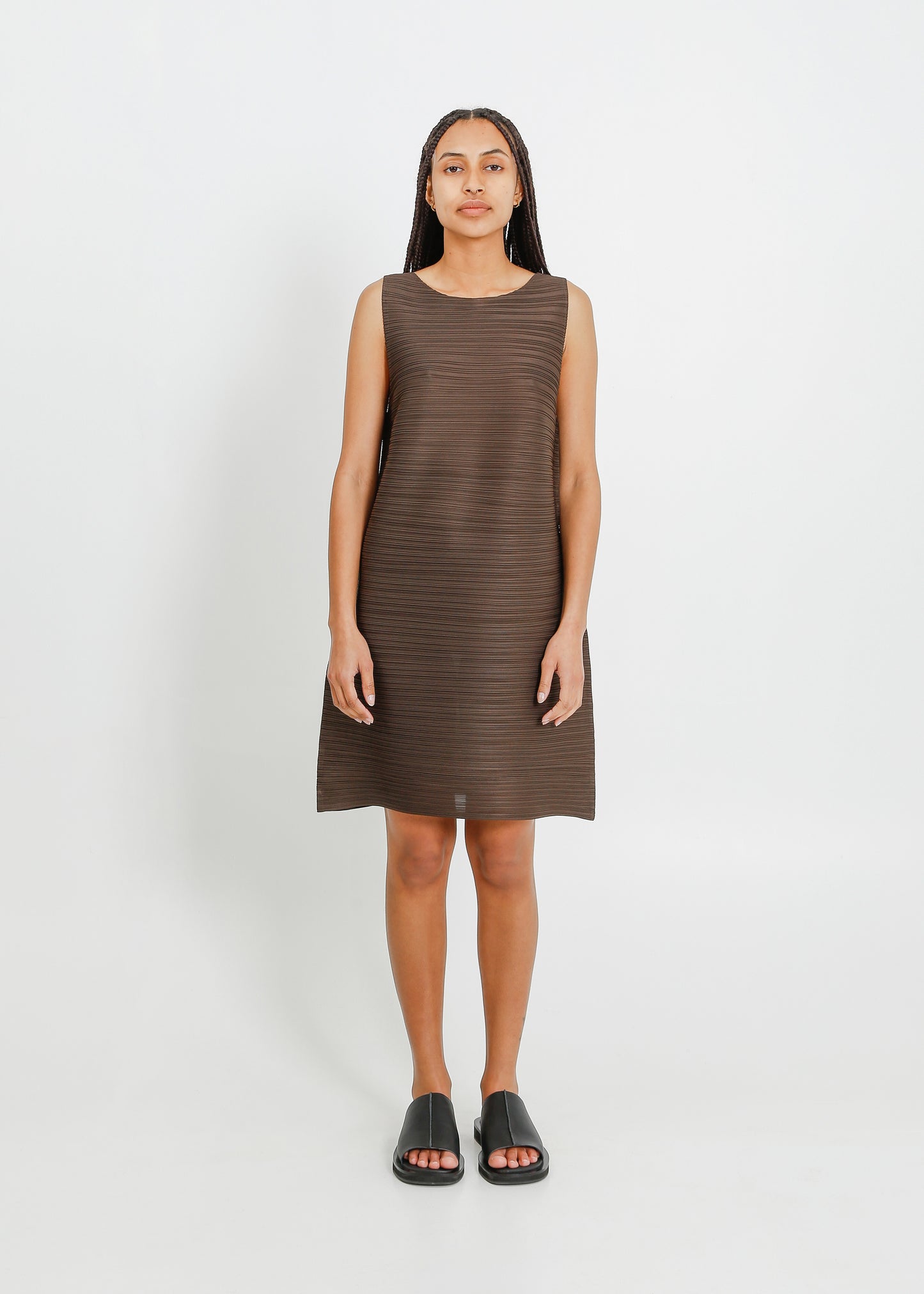 RICKI PLEAT DRESS / CHOCOLATE