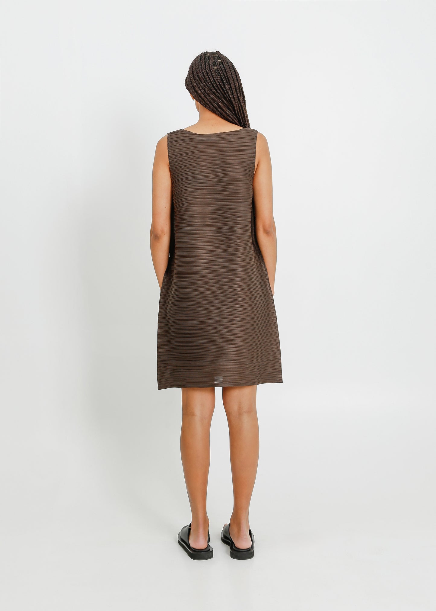 RICKI PLEAT DRESS / CHOCOLATE