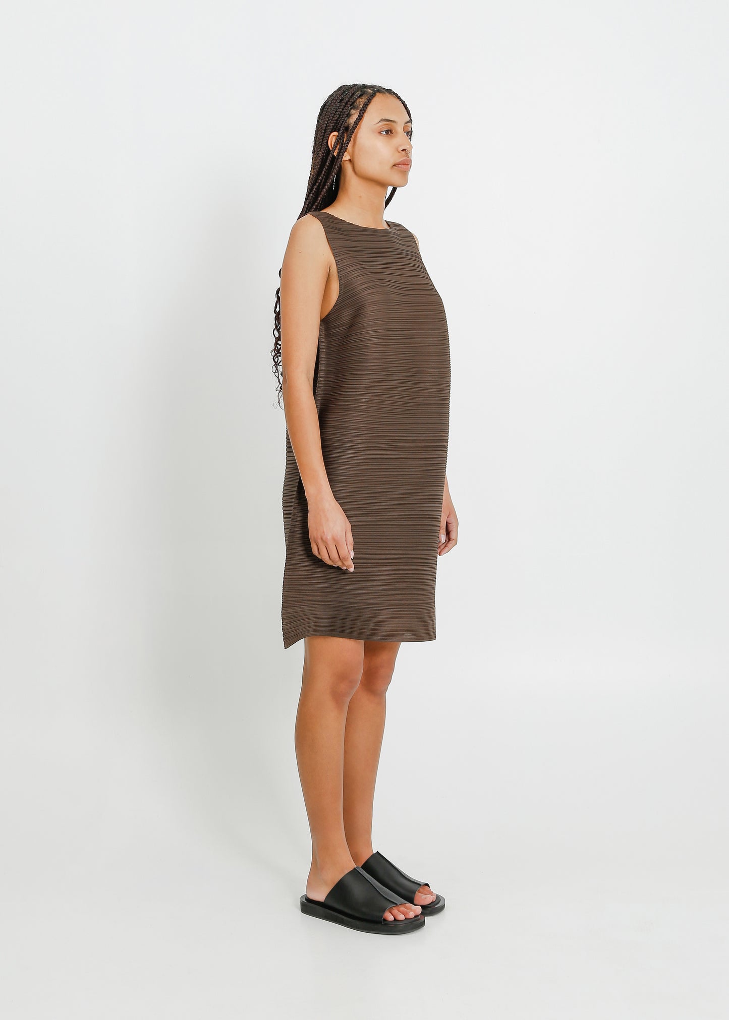 RICKI PLEAT DRESS / CHOCOLATE