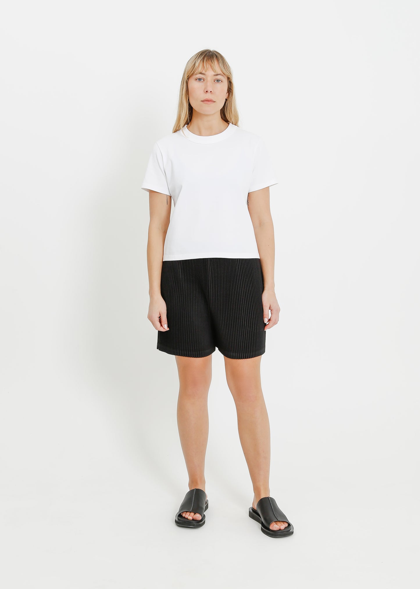 LUCKY PLEAT SHORT / BLACK