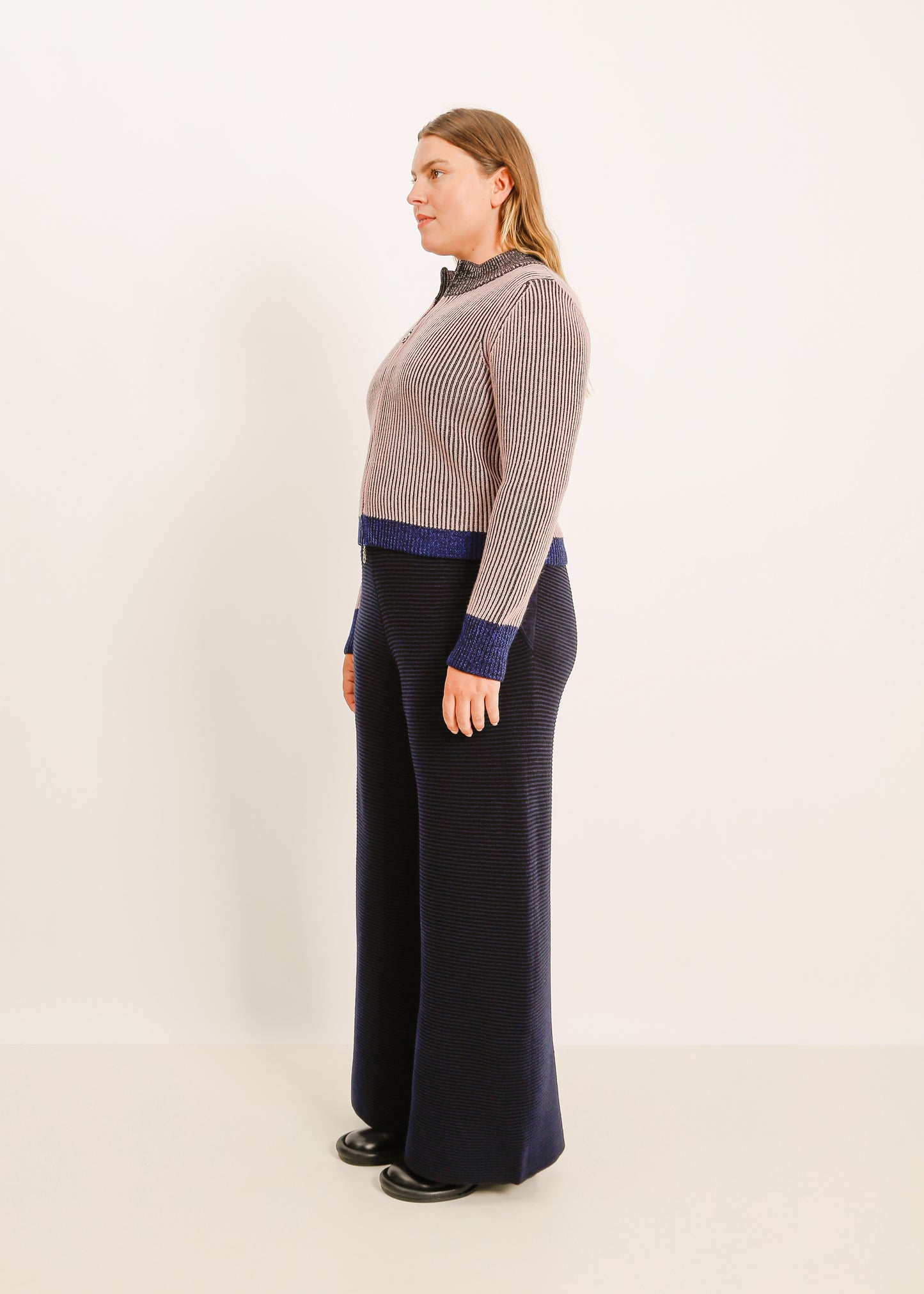 W24 | SERENA KNIT PANT / BLACK-NAVY